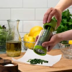 Microplane Plastic Herb Mill 2-in-1 11 Microplane Plastic Herb Mill 2-in-1 -Curious Shop 48716 green ls4