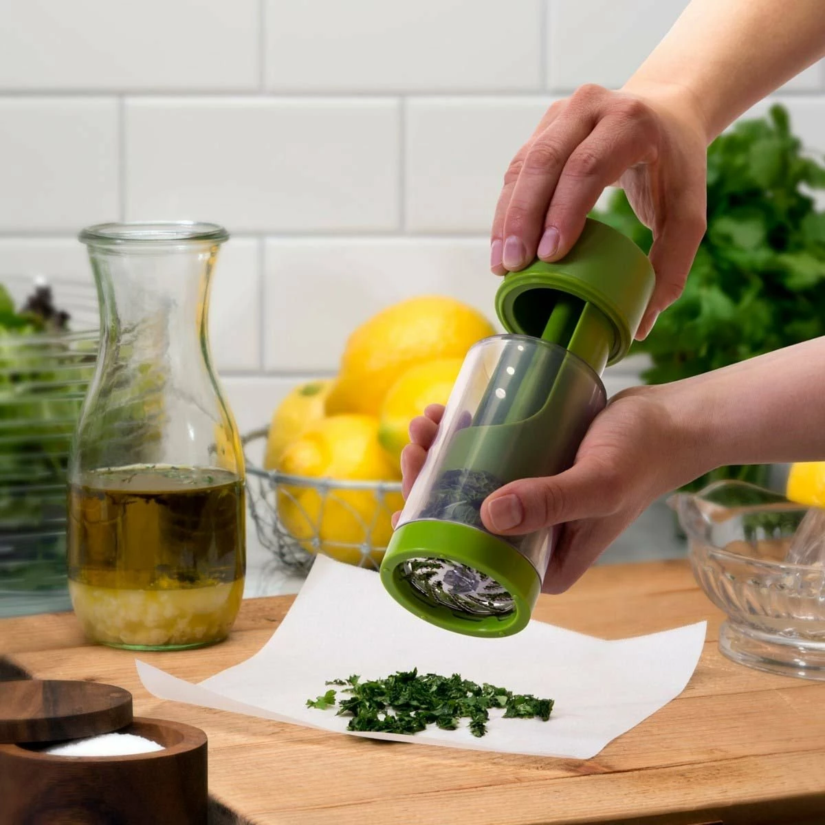 Microplane Plastic Herb Mill 2-in-1 7 Microplane Plastic Herb Mill 2-in-1 - Image 5