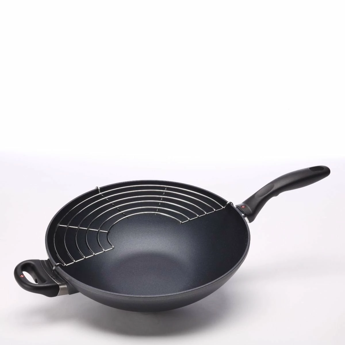 Swiss Diamond | HD Wok With Lid & Rack - 12.5" (5.3 Qt.) 4 Swiss Diamond | HD Wok With Lid & Rack - 12.5" (5.3 Qt.) - Image 2