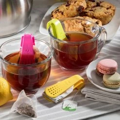 Gourmac Steep & Squeeze® | Yellow -Curious Shop 815 lifestyle 1280 00625