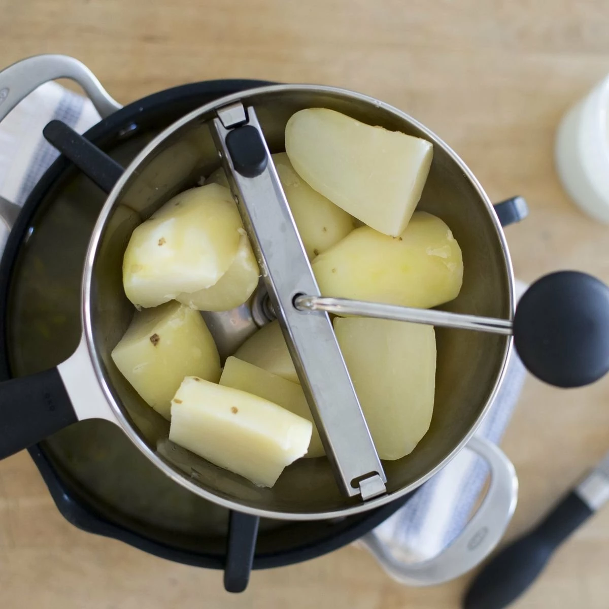 OXO Food Mill 13 OXO Food Mill - Image 11